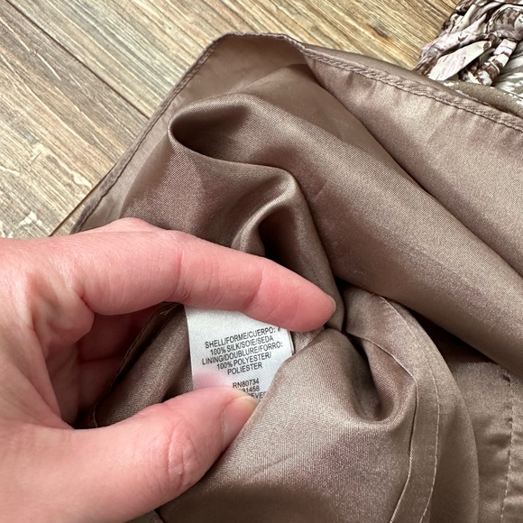 BCBGMaxAzria Silk Marble Top - Picture 6 of 7